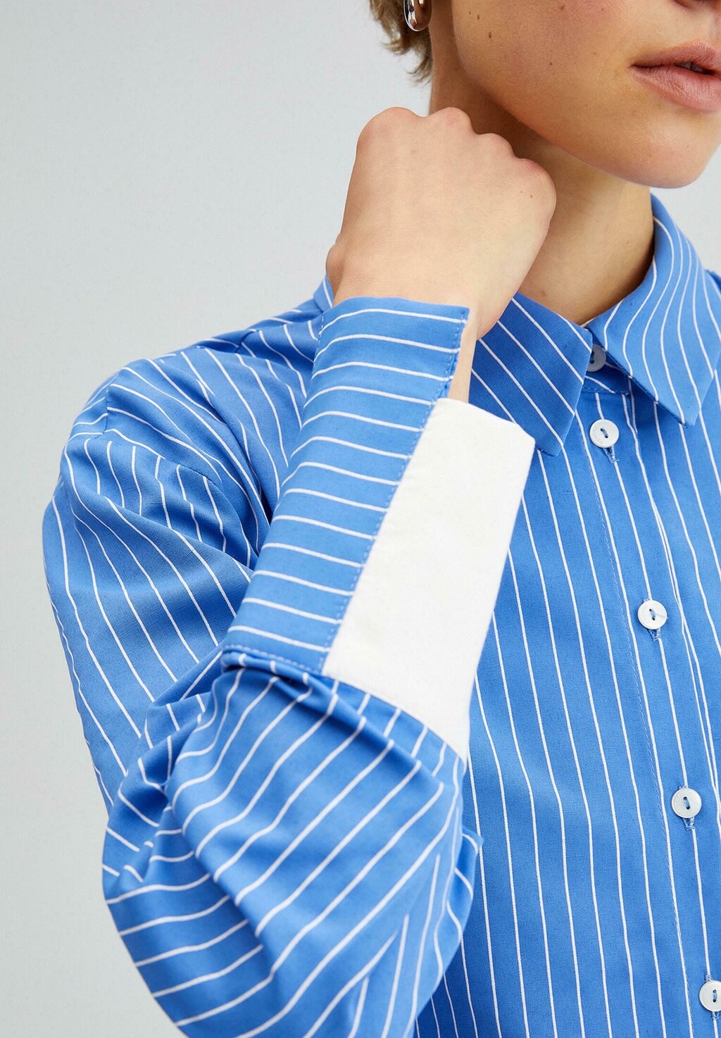 

Блузка на пуговицах STRIPED WITH CUFF DETAIL Touché Privé, синий