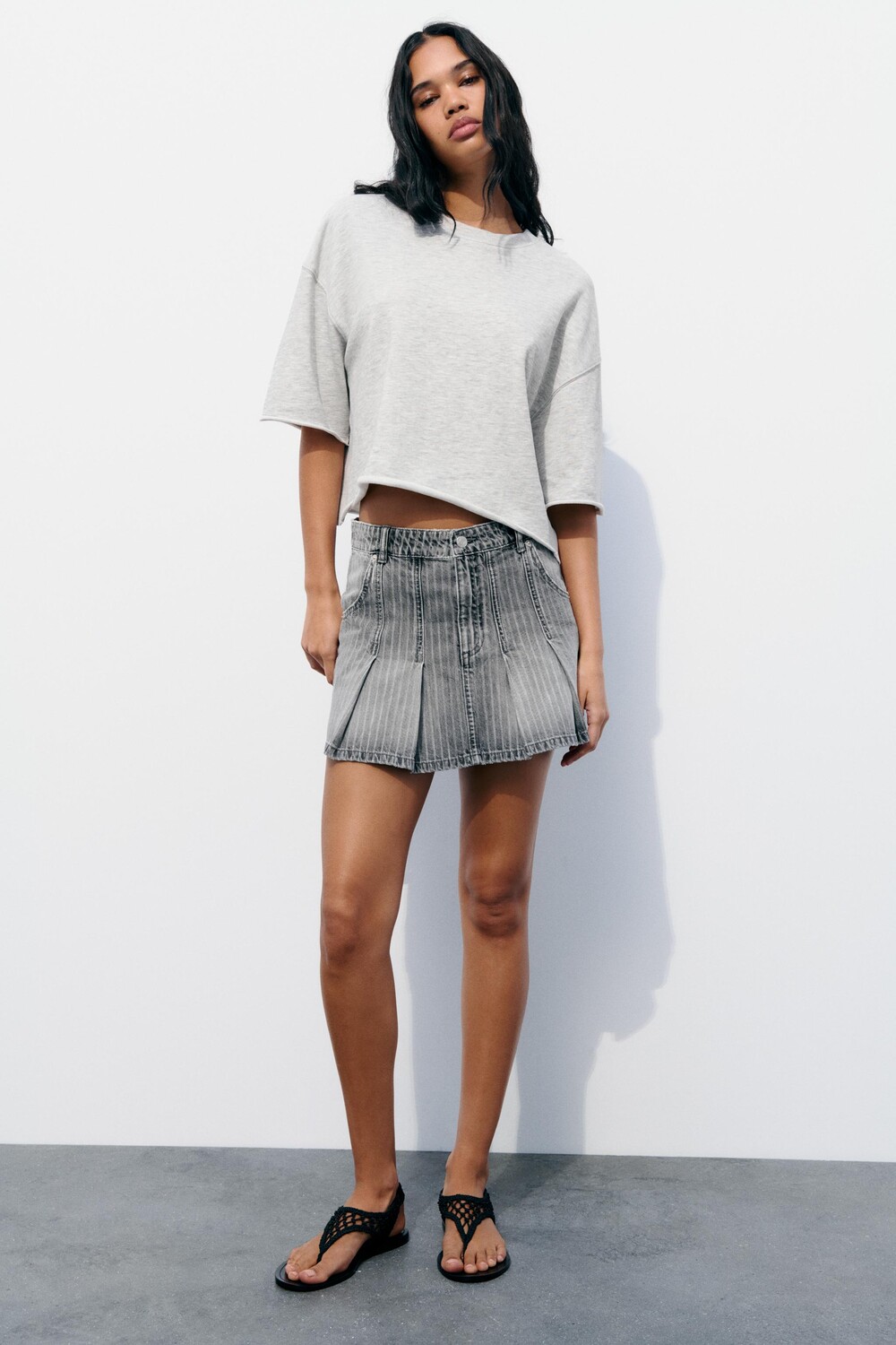 

Короткая юбка средней посадки со шлевками для ремня ZARA, светло-серый