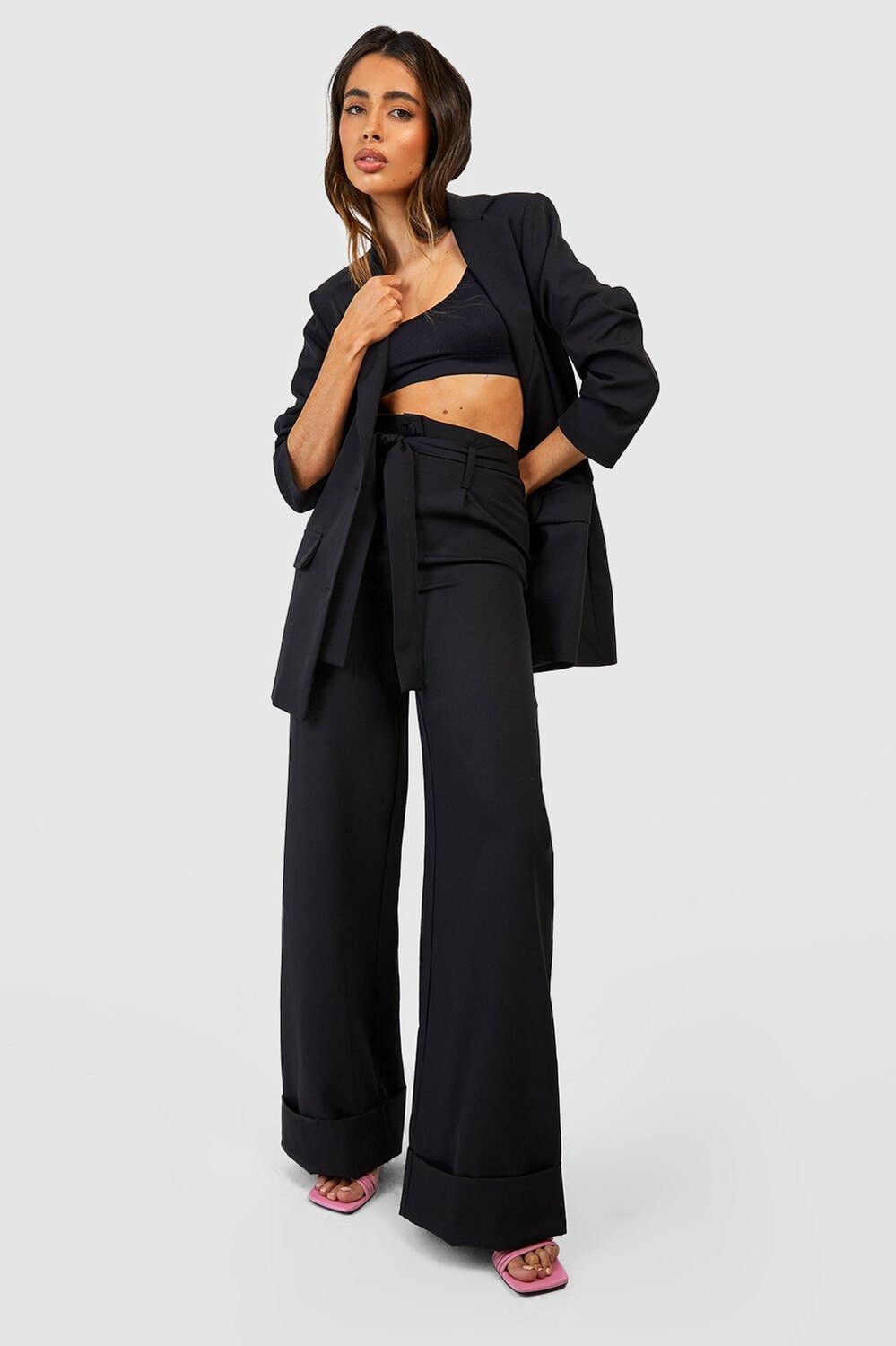 

Широкие брюки с поясом и поясом Boohoo, черный