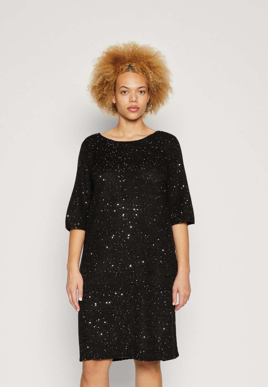 

Коктейльное/праздничное платье VMCLEILANI 2/4 V BACK DRESS Vero Moda Curve, цвет black/silver
