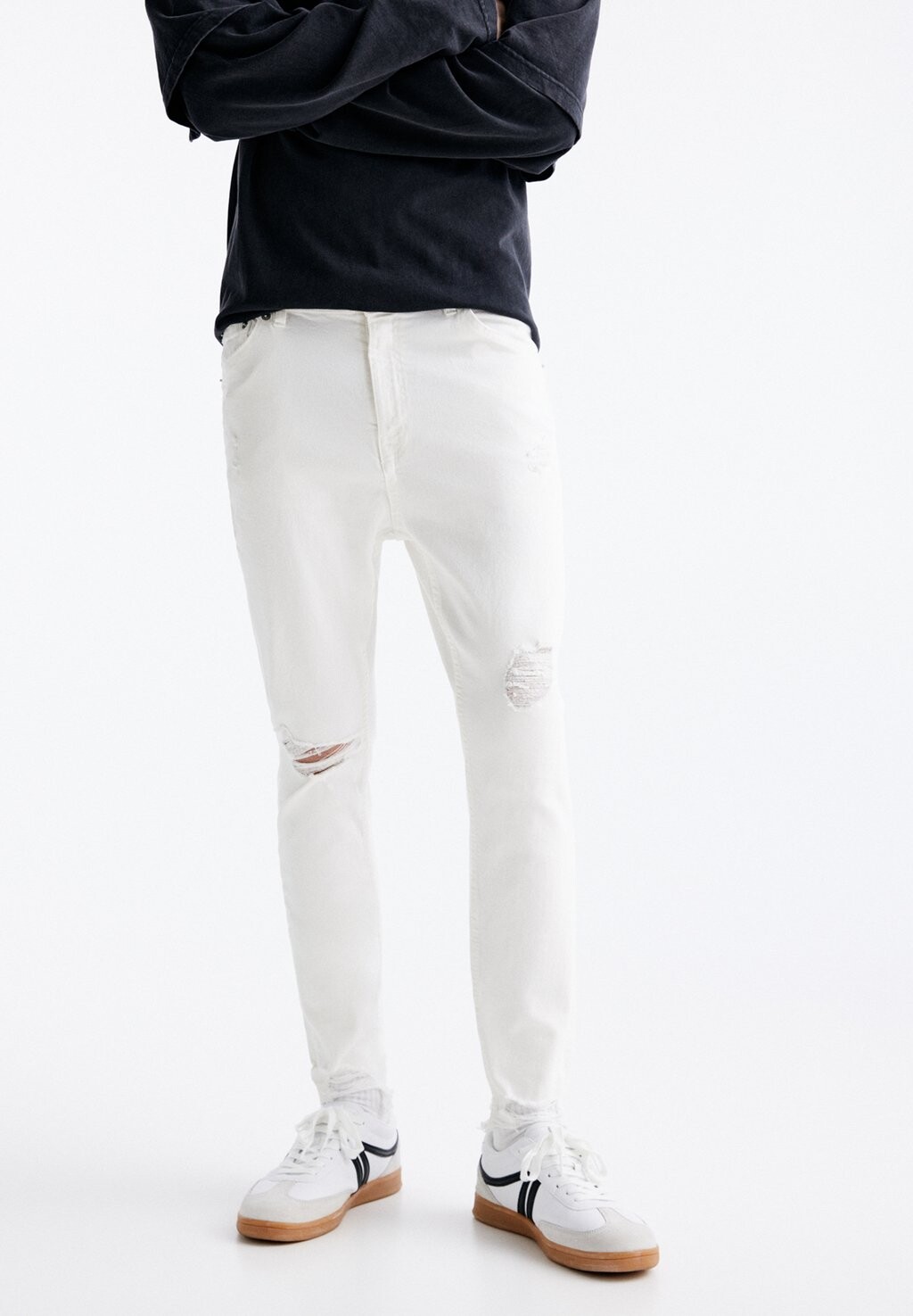 

Джинсы приталенного кроя Carrot Fit PULL&BEAR, белый