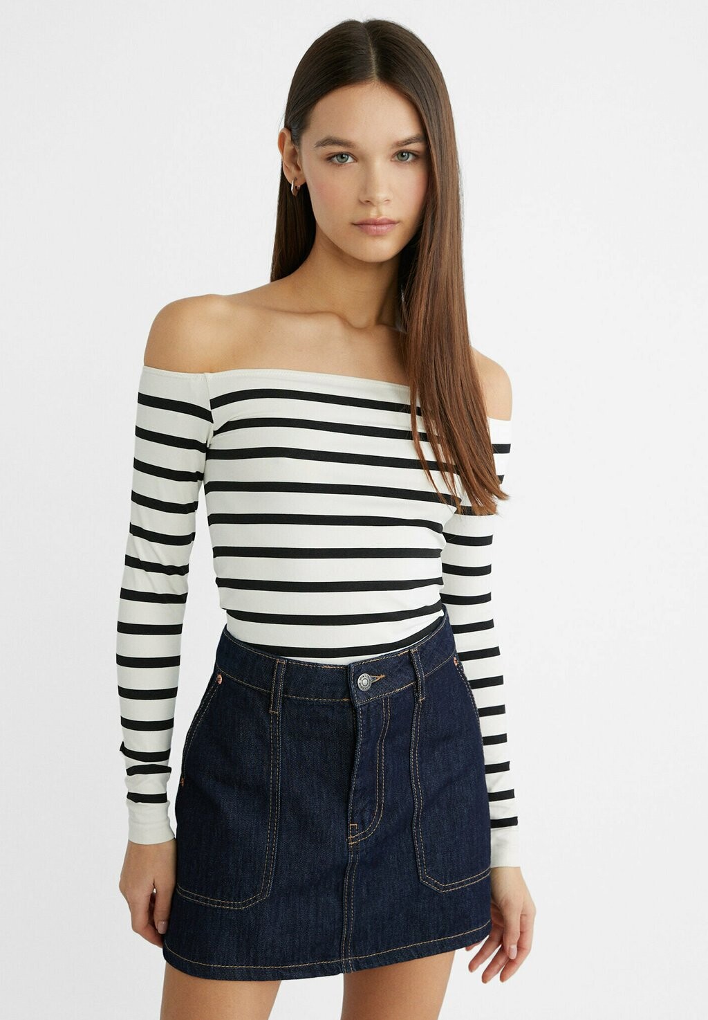

Топ с длинными рукавами STRIPED OFF-THE-SHOULDER Stradivarius, цвет white