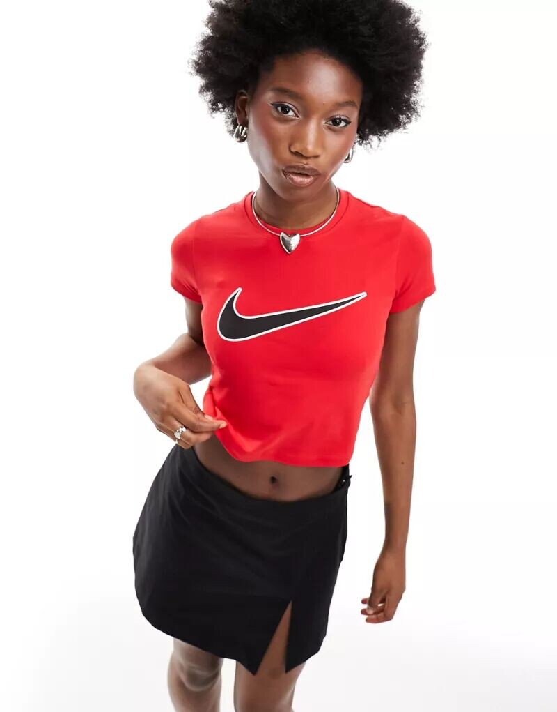 

Красная укороченная футболка Nike streetwear