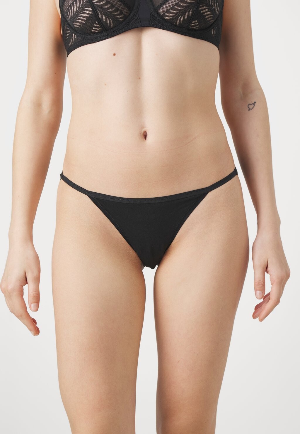 

Трусики HIGH LEG MID RISE Calvin Klein Underwear, черный