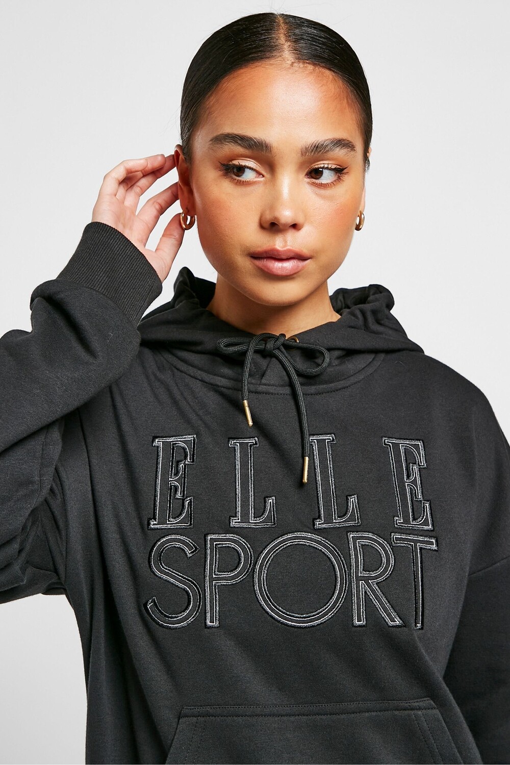 

Черное худи ELLE Sport надеваемое через голову Elle, черный