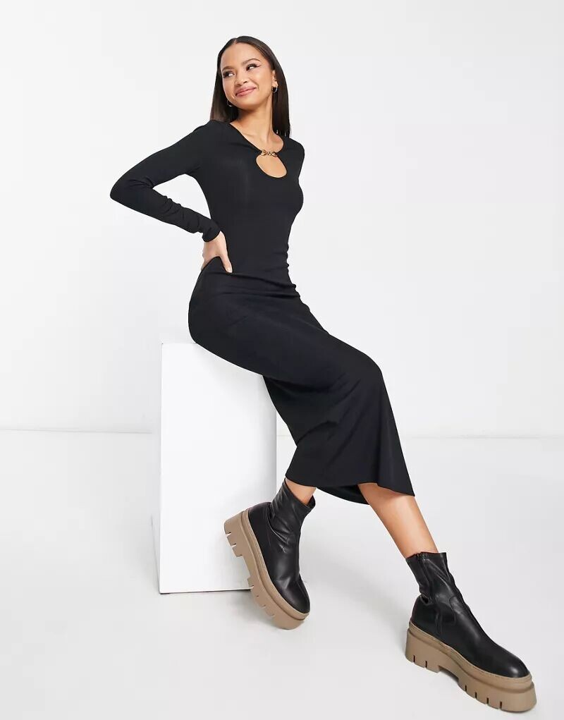 

Черное платье миди в рубчик с вырезом New Look