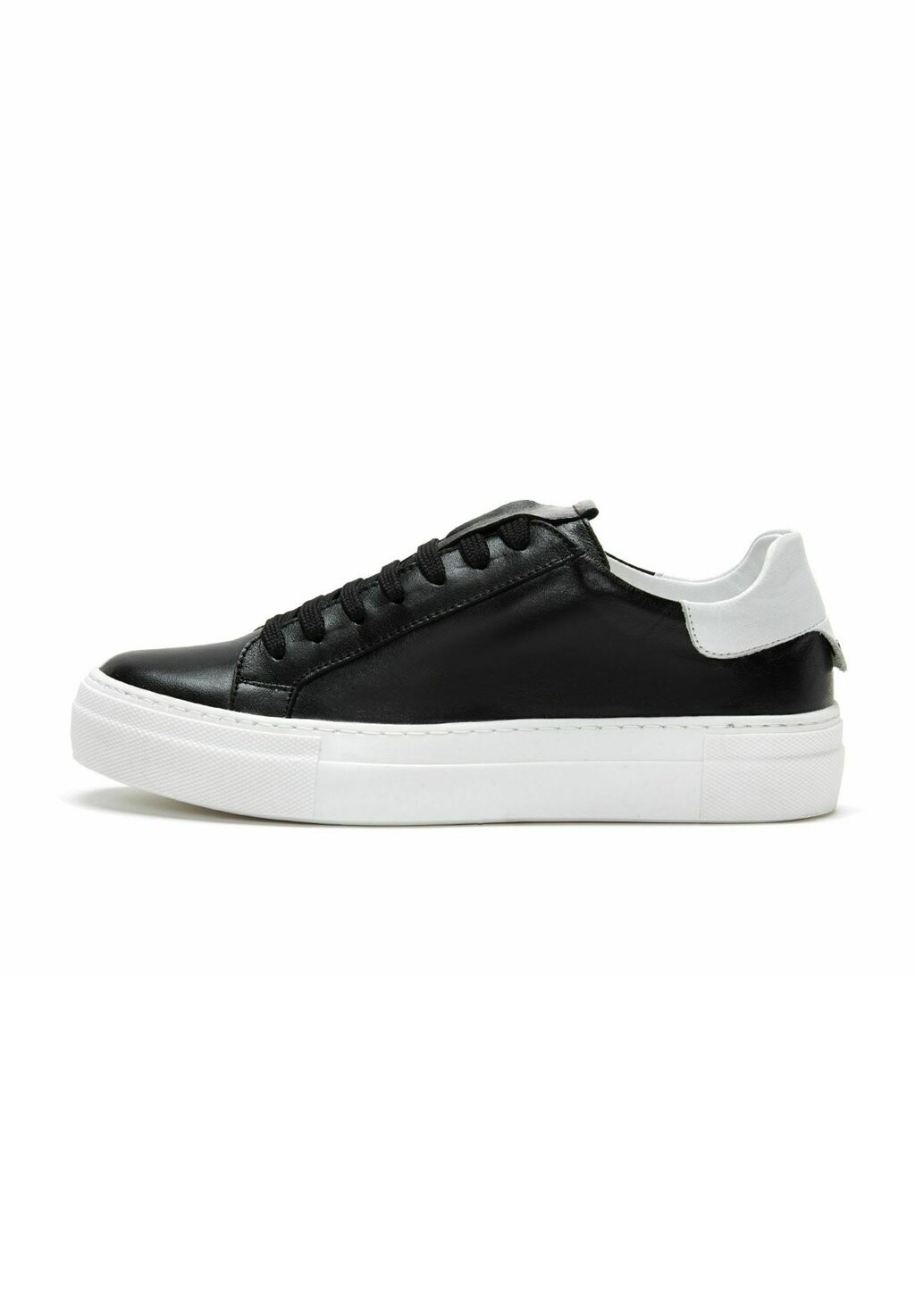 

Низкие кеды Derimod, цвет black