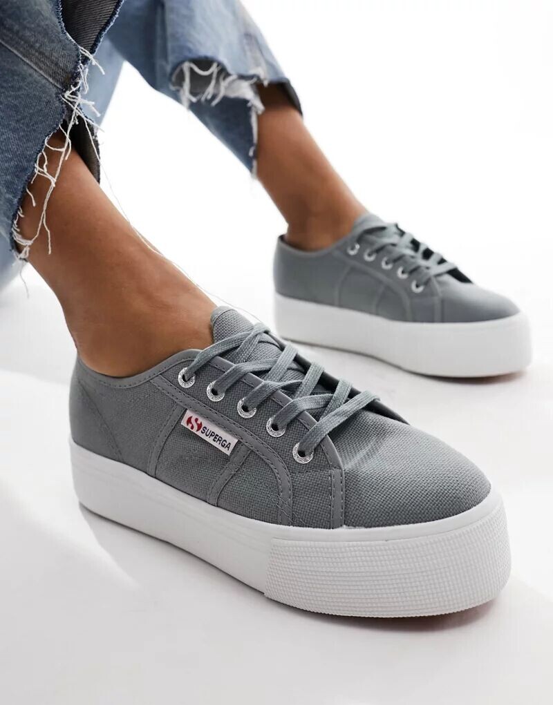 

Серые кроссовки Superga на плоской подошве на платформе