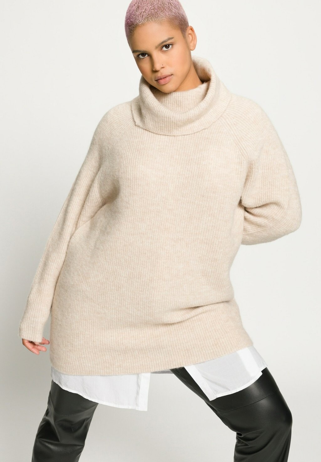 

Свитер Studio Untold