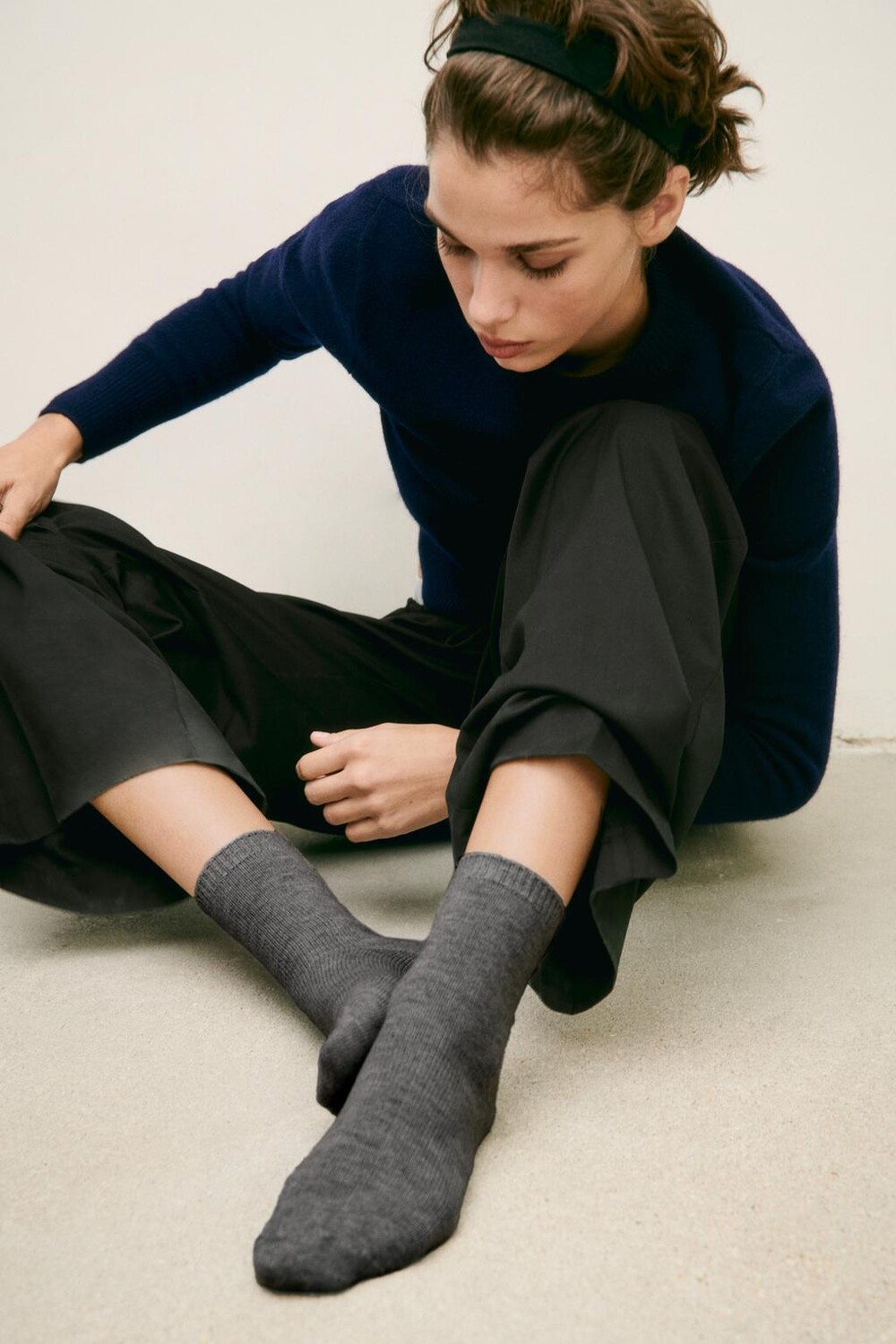 

Платные низкие носки ZARA, антрацитовый серый