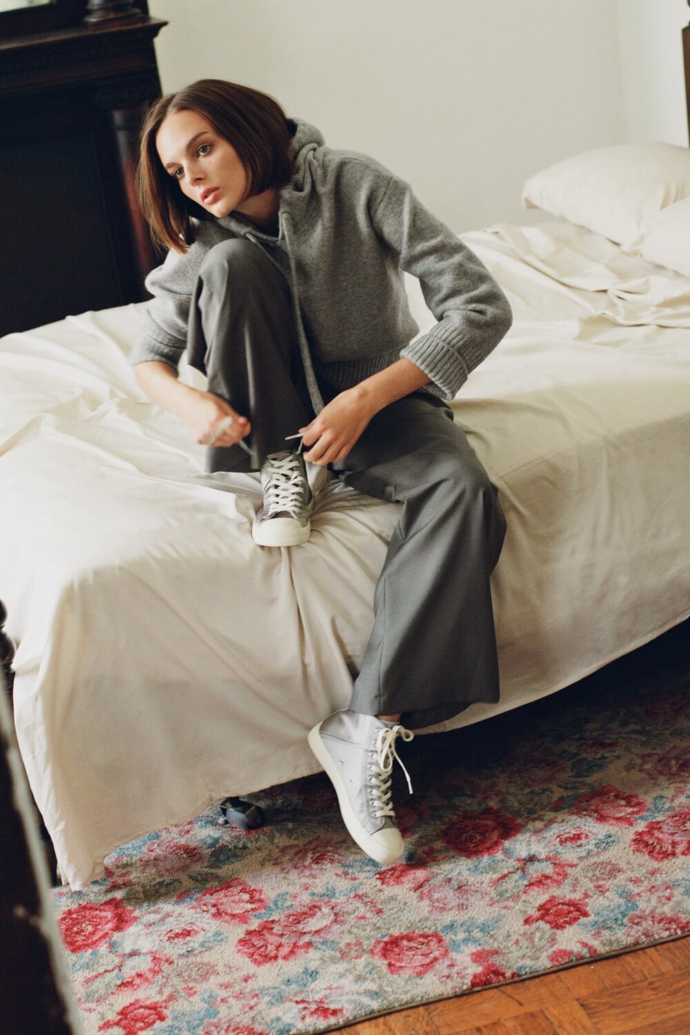 

Атласные высокие кроссовки ZARA, серебряный