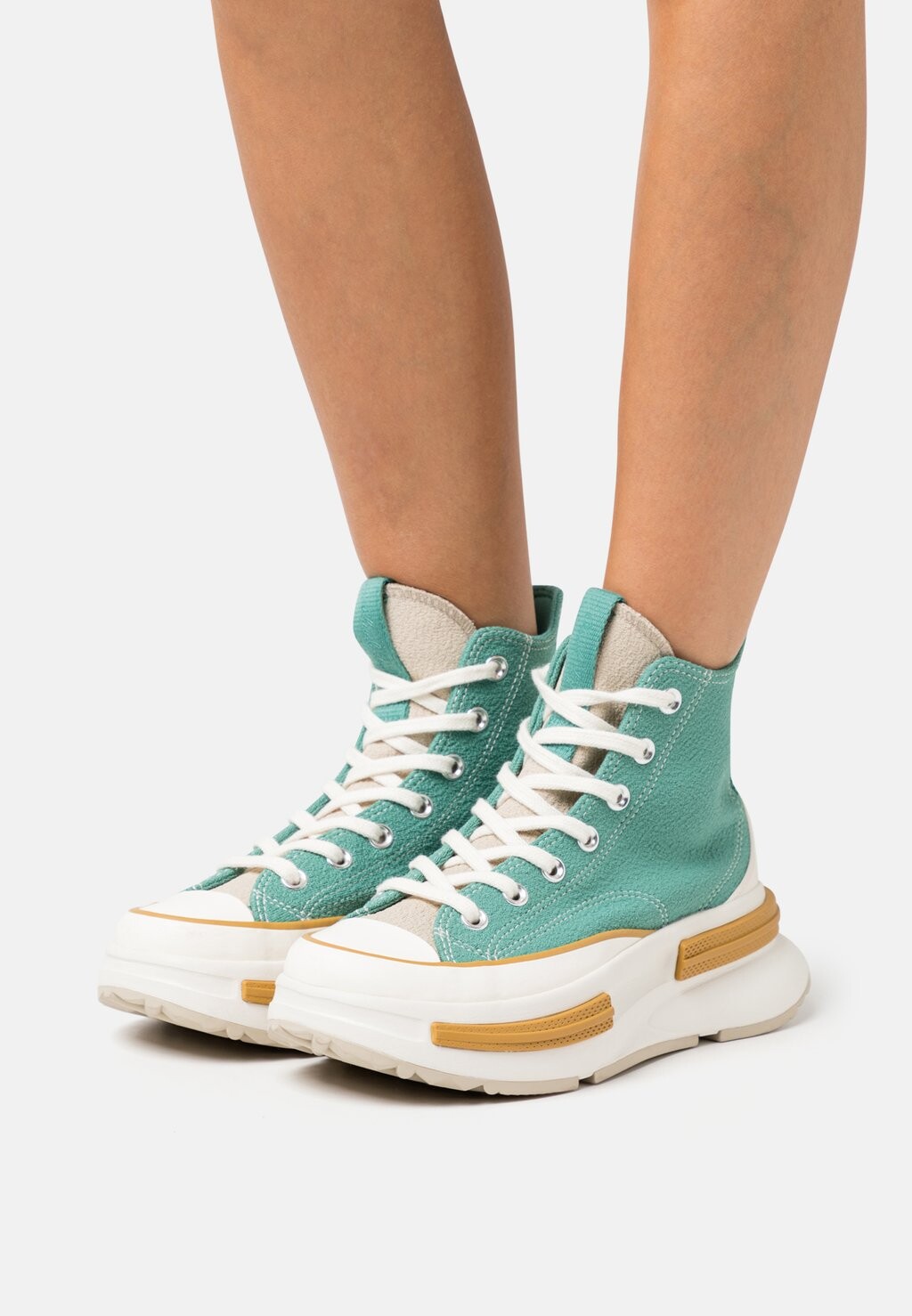 

Высокие кроссовки Converse