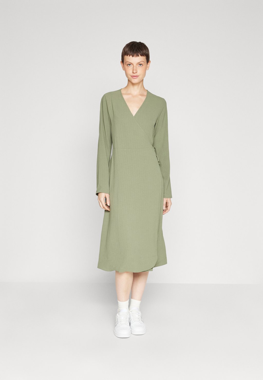 Летнее платье Vilovie New Wrap Midi Dress VILA, цвет four leaf clover
