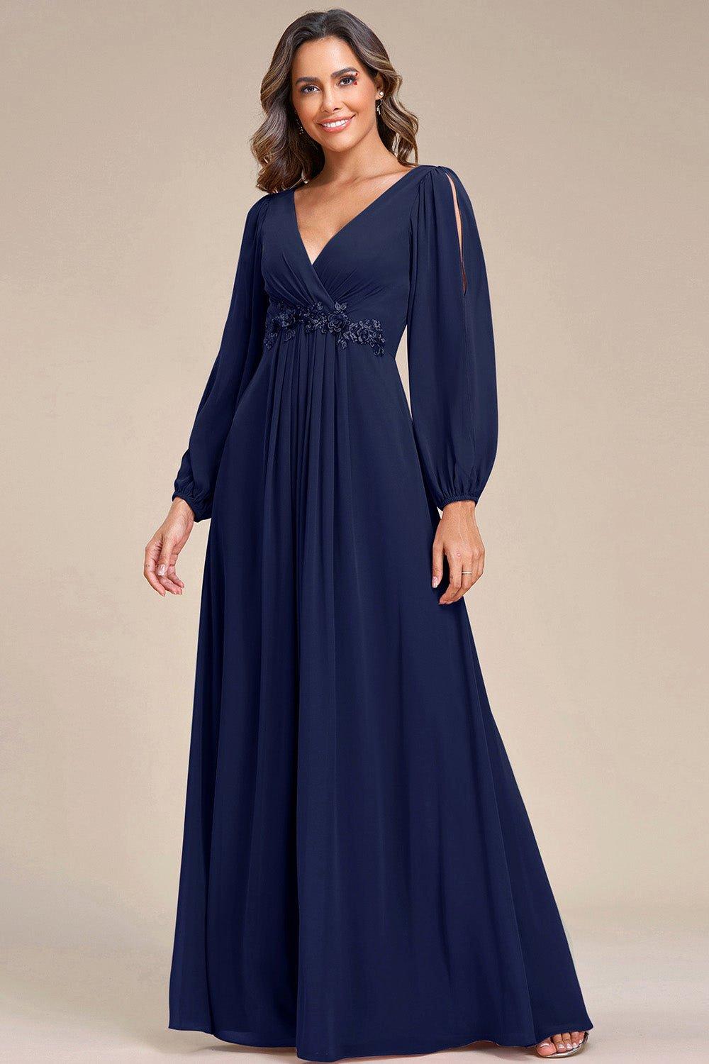 Вечернее платье макси с длинными рукавами-фонариками и глубоким V-образным вырезом и аппликацией Ever Pretty, синий