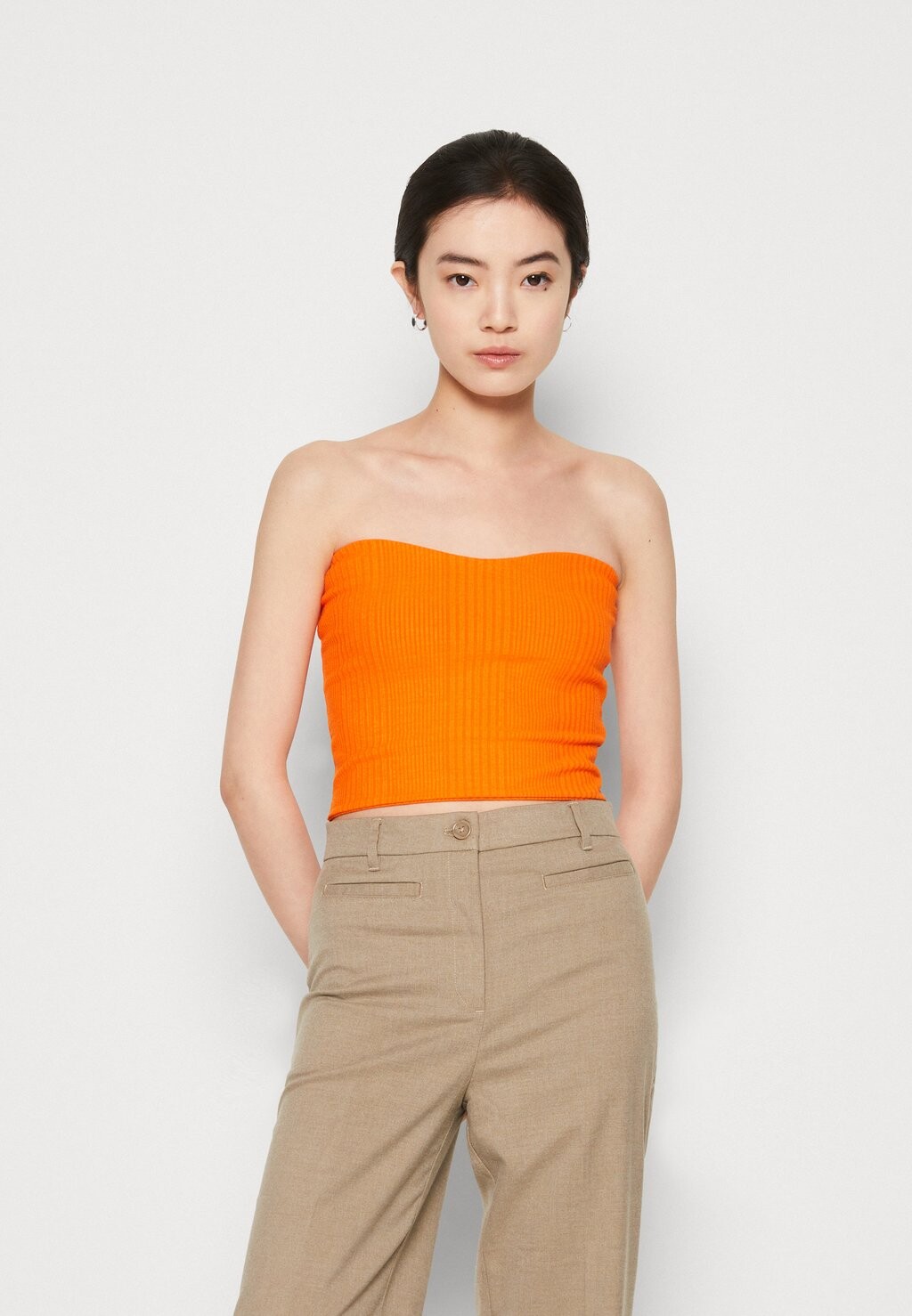 

Топ Gina Tricot