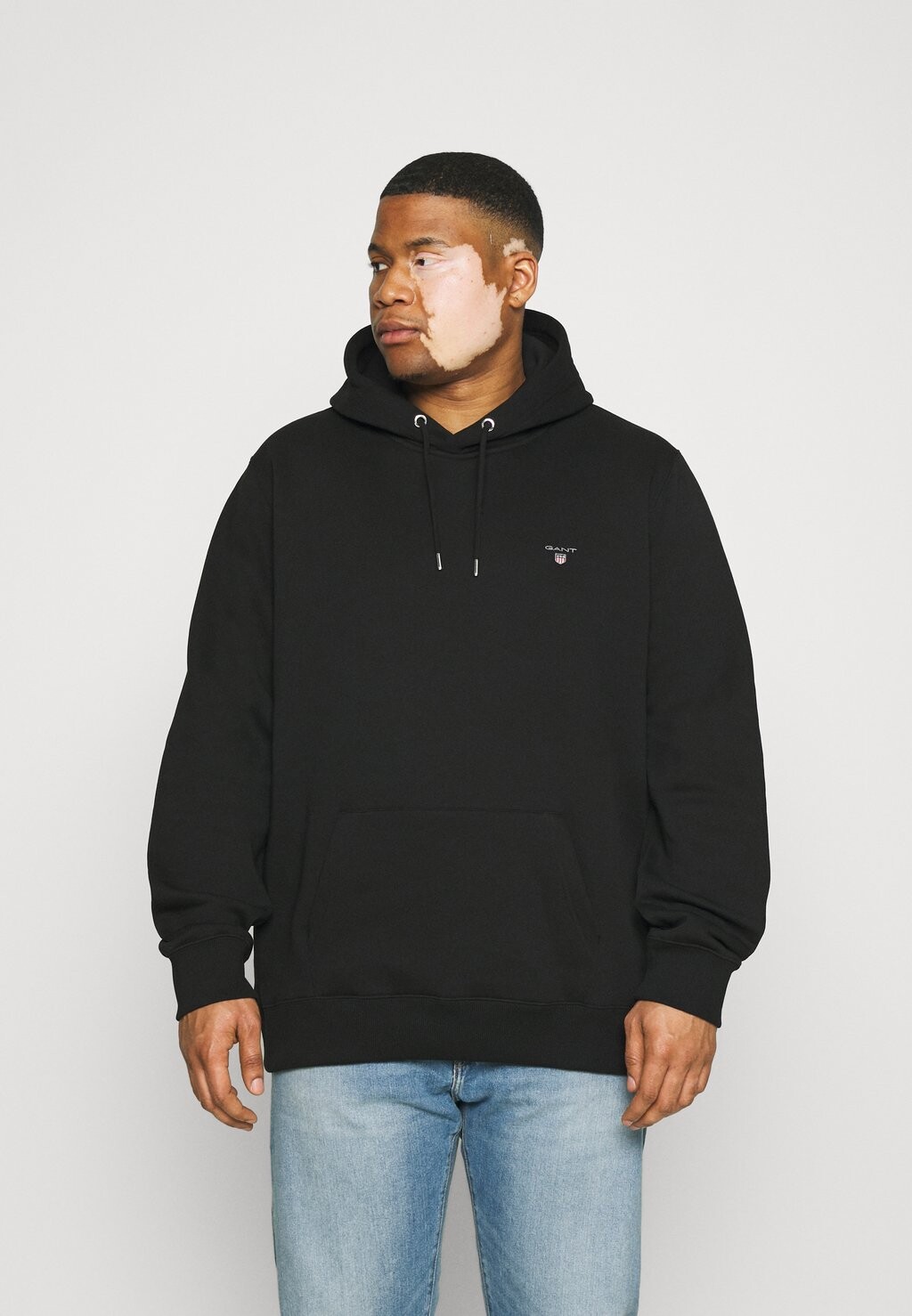

Толстовка с капюшоном GANT, черный