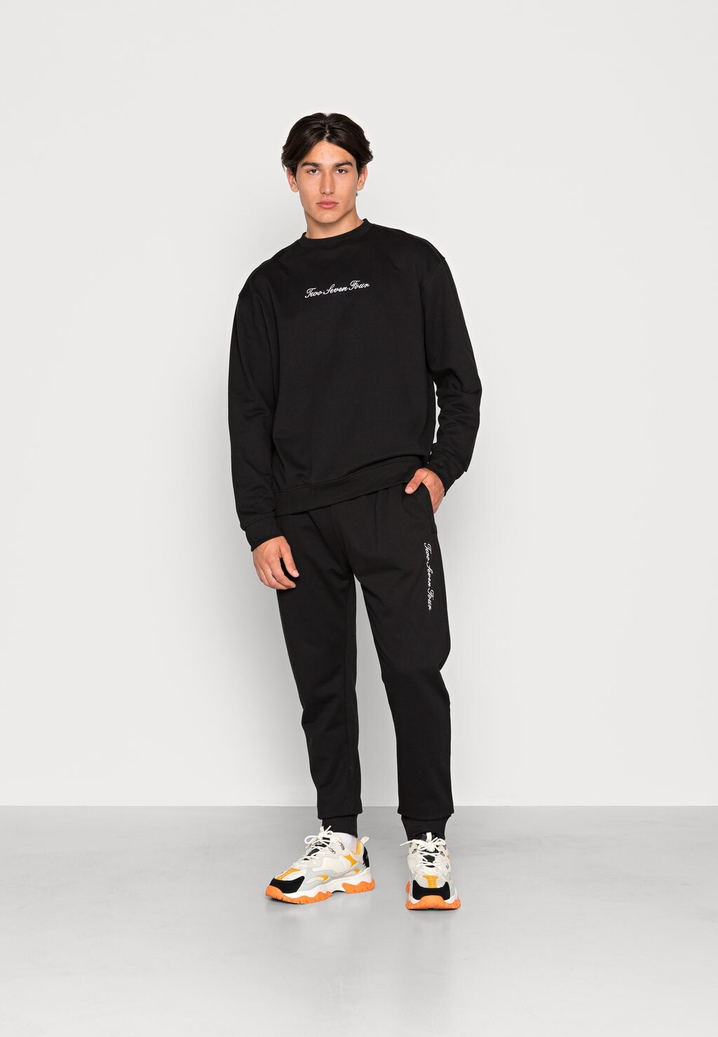 

Спортивный костюм LONDON TRACKSUIT 274, черный