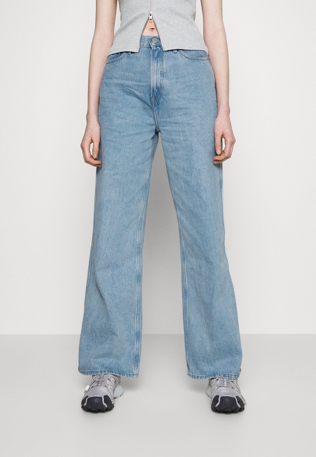 

Джинсы свободного кроя Tommy Jeans