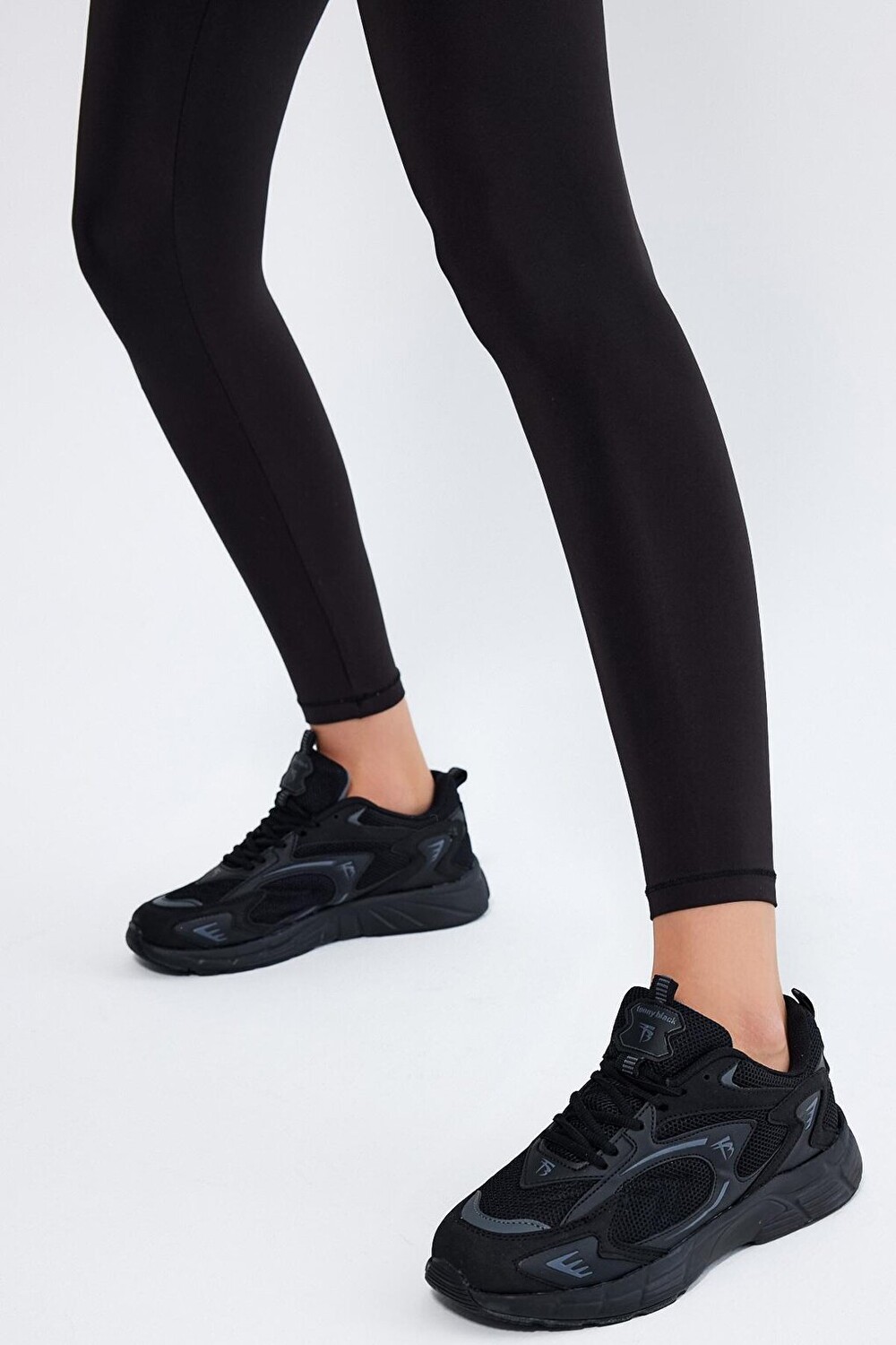

Удобные туфли унисекс с черной дымчатой подошвой Faylon TONNY BLACK