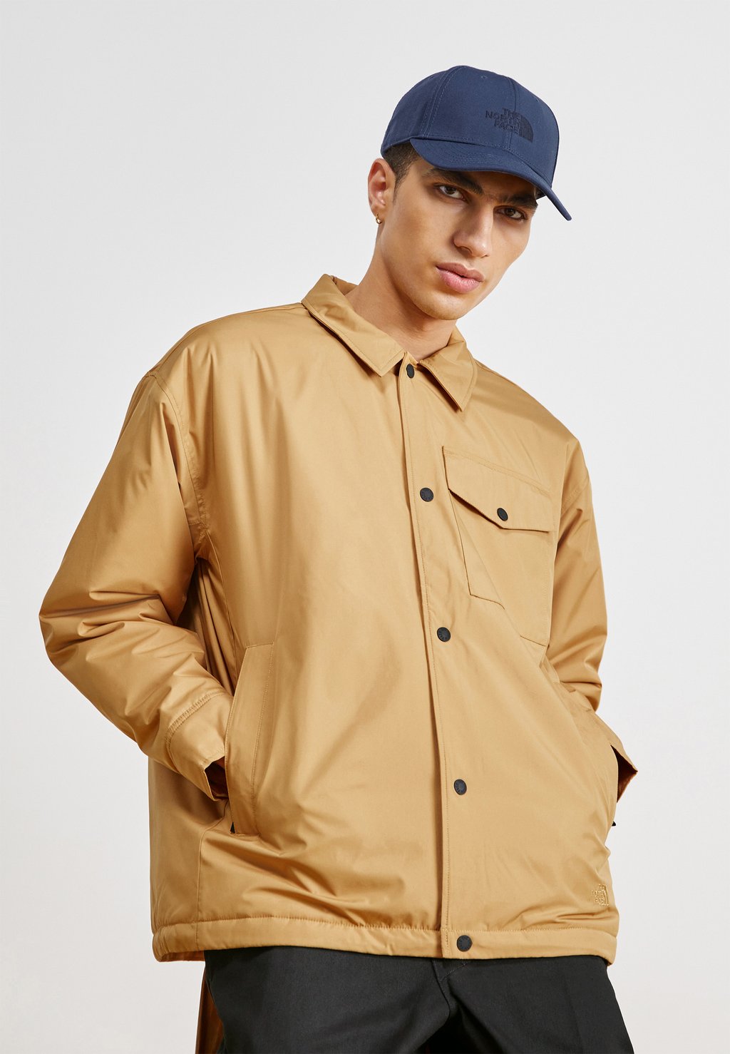 Легкая куртка STUFFED COACHES JACKET The North Face, цвет almond butter