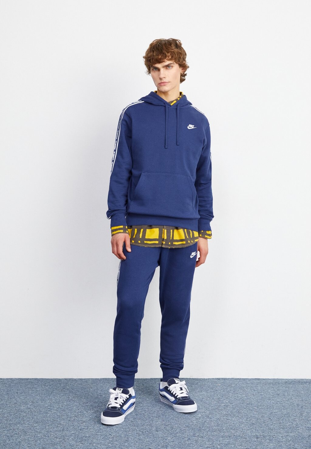 

Спортивный костюм CLUB SUIT Nike Sportswear, цвет midnight navy/white