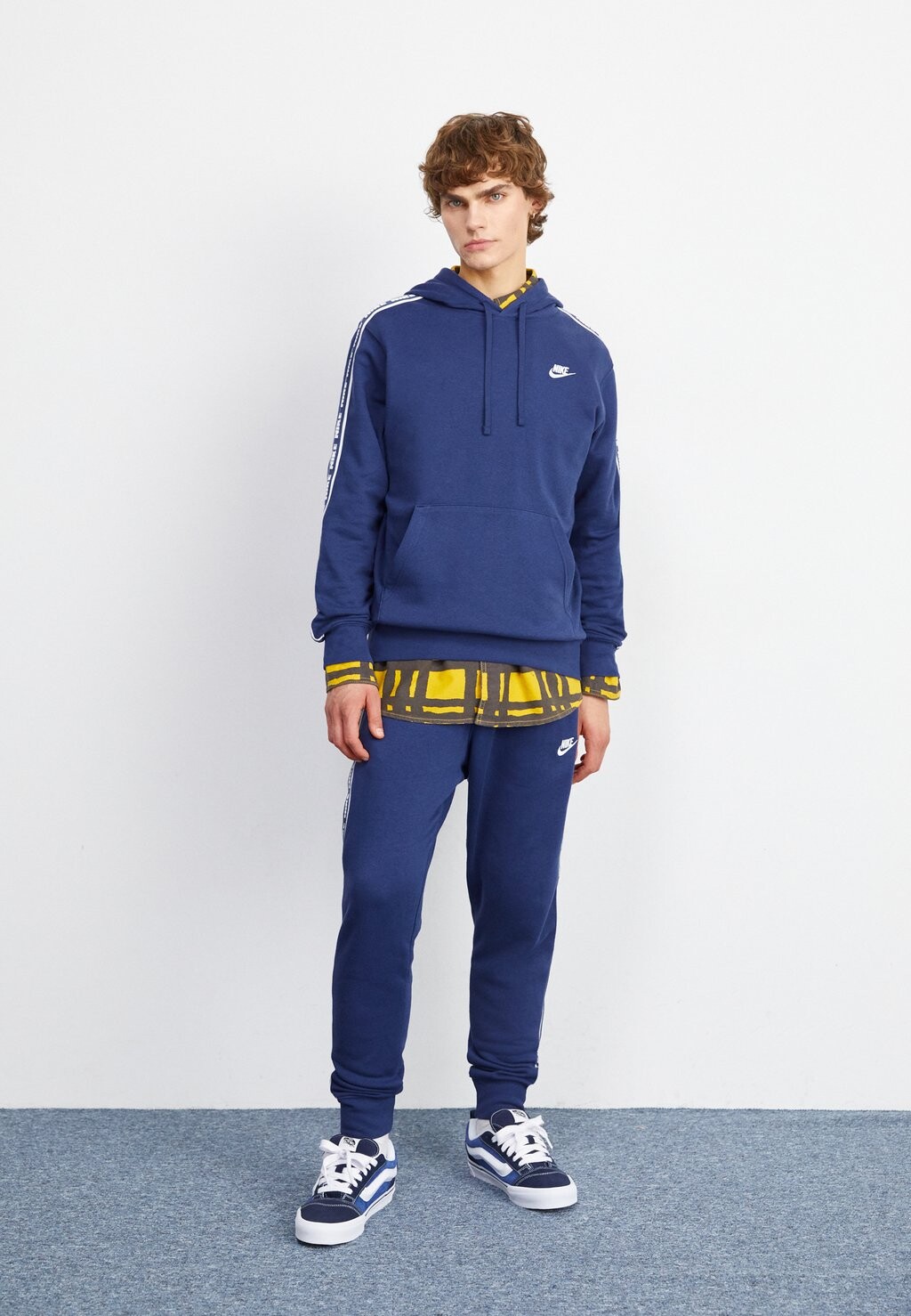 Спортивный костюм CLUB SUIT Nike Sportswear, цвет midnight navy/white