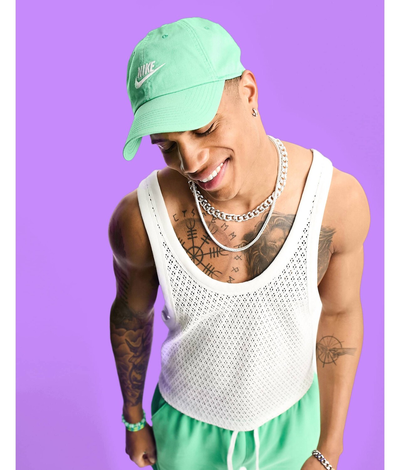 

Зеленая кепка с логотипом Nike Club