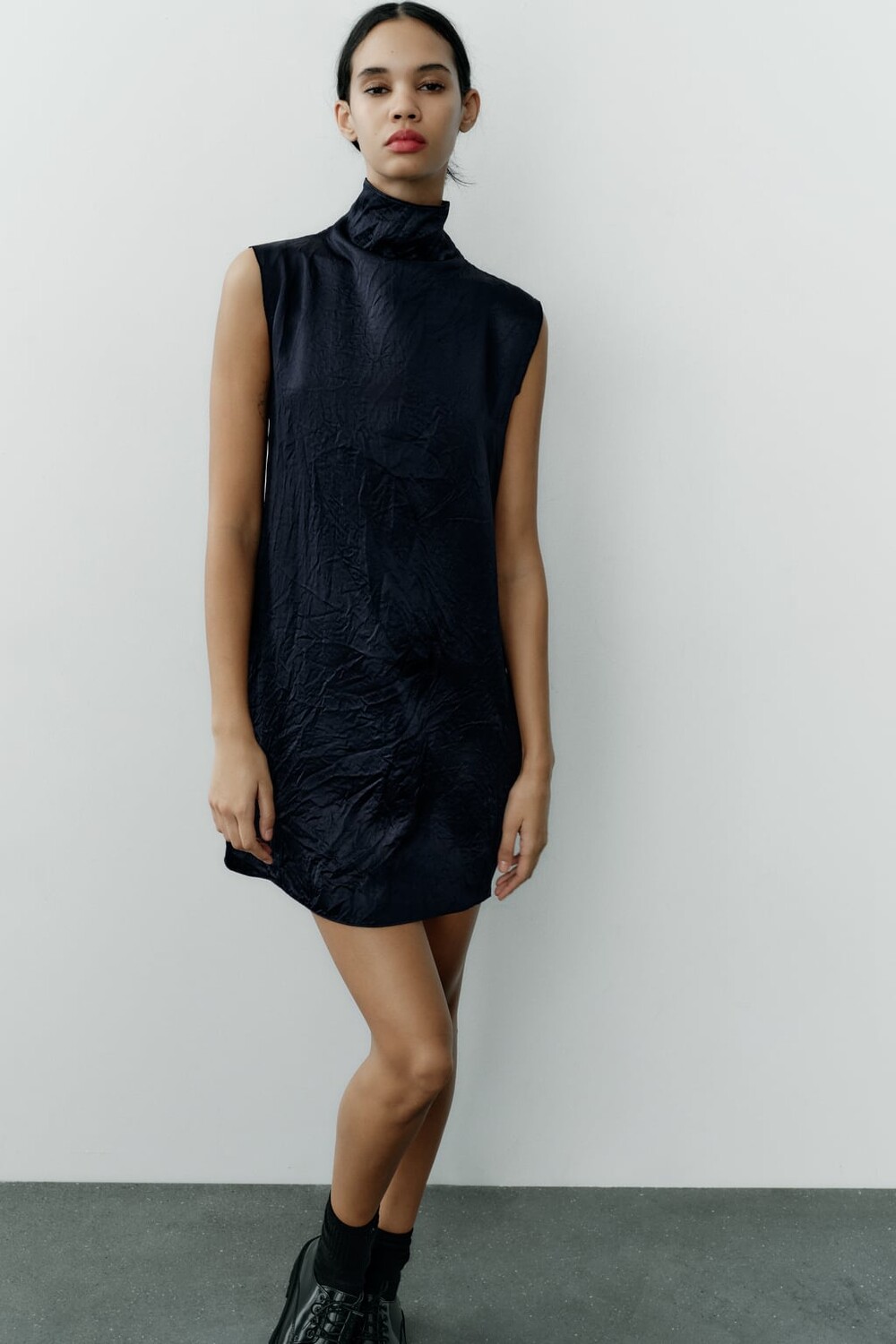 

Короткое атласное платье ZARA, темно-синий