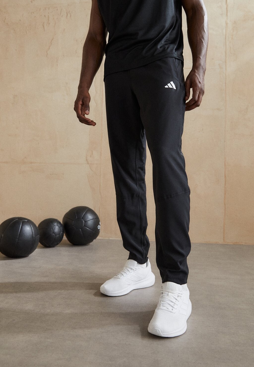 

Спортивные брюки Adidas