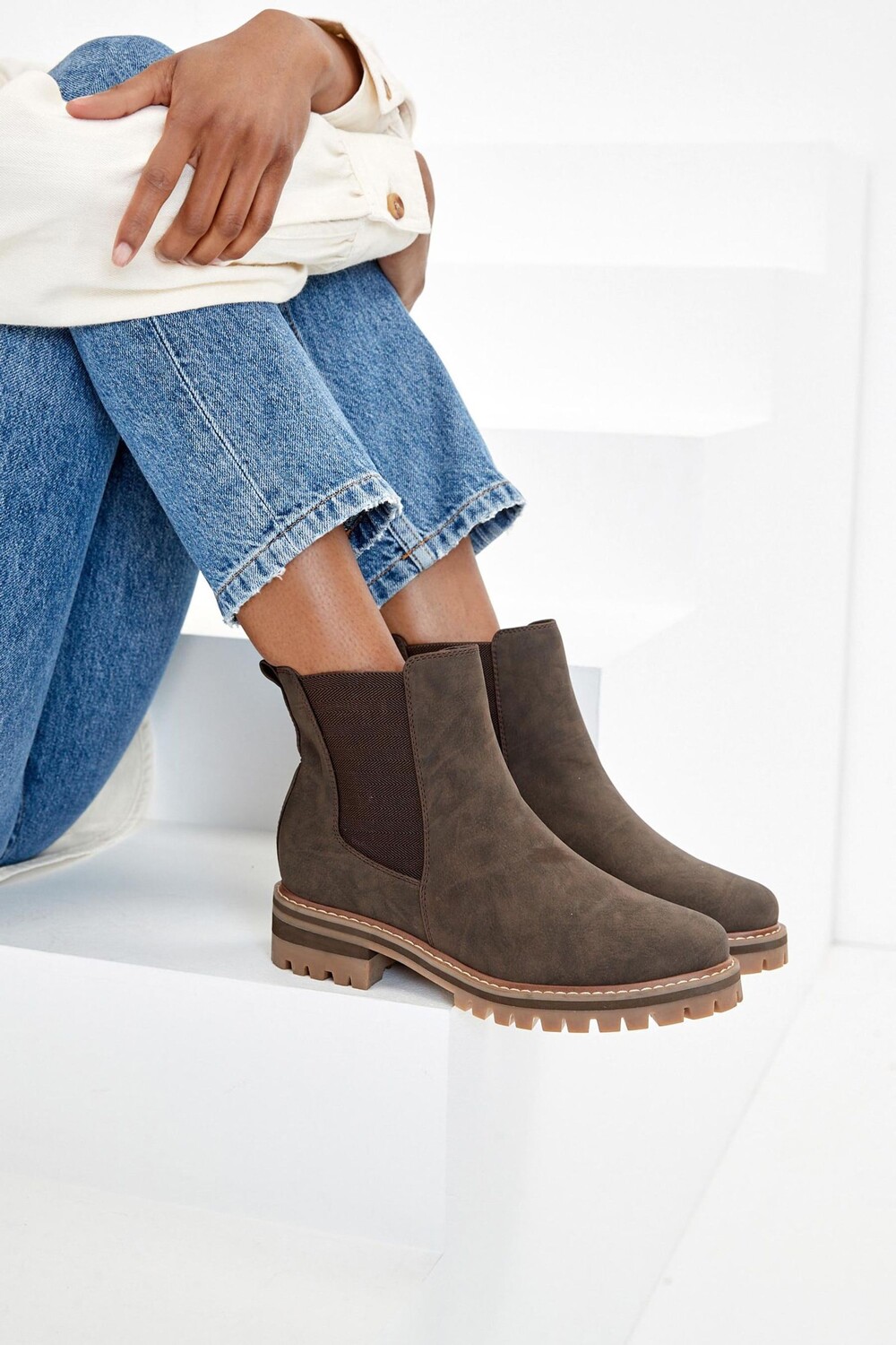 

Ботинки челси Forever Comfort на толстой подошве Next, коричневый
