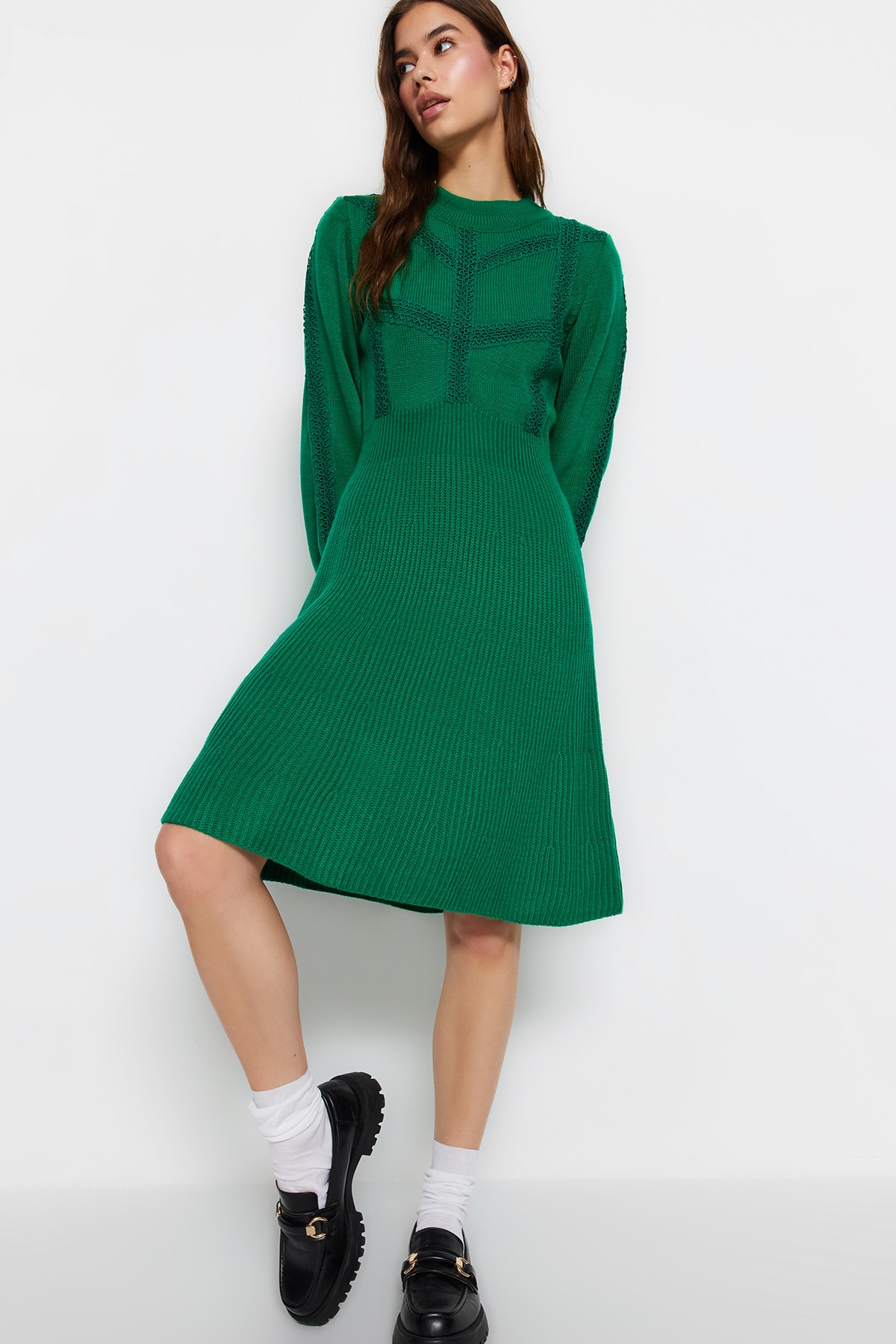 цена Платье Trendyol кружевное, зеленый