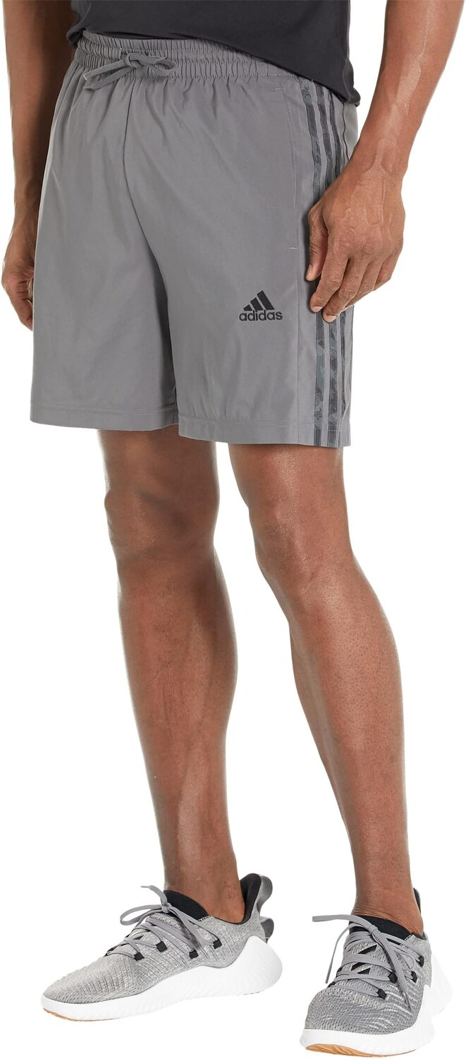 

Камуфляжные шорты челси с 3 полосками Essentials adidas, серый/черный