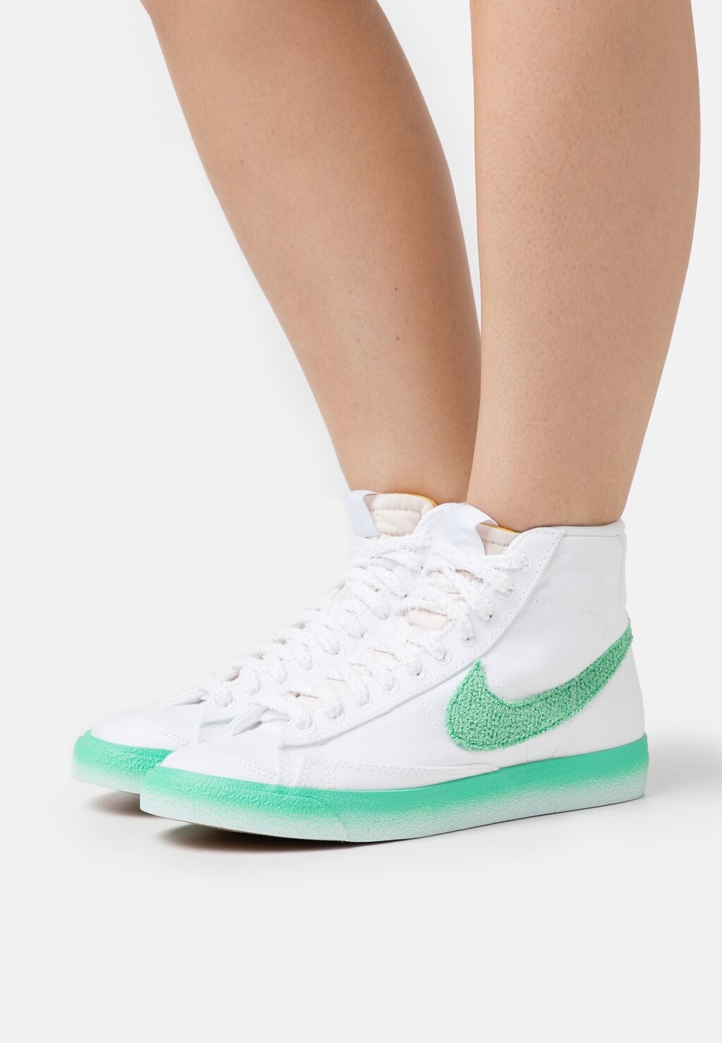 

Высокие кроссовки Nike Blazer Mid 77 Aumx2, белый / весенне-зеленый, Зеленый;белый