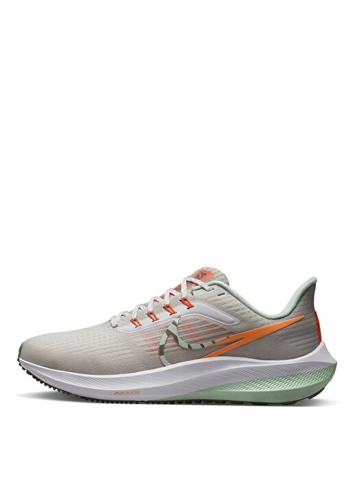 

Бежевые женские кроссовки Nike