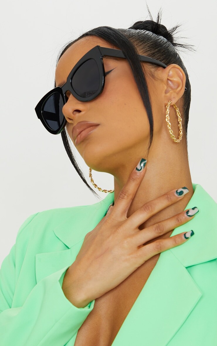 

PrettyLittleThing Черные солнцезащитные очки с крыльями