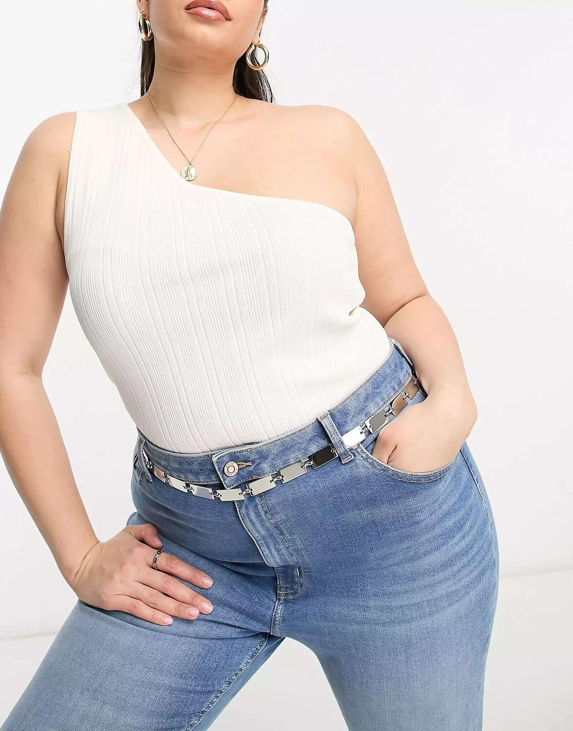 

Серебристый прямоугольный ремень-цепочка ASOS DESIGN Curve