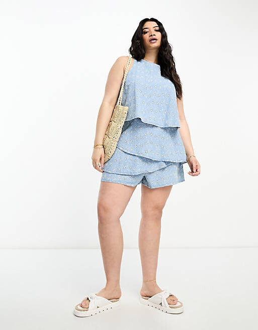 

Светлый джинсовый комбинезон с вышивкой River Island Plus