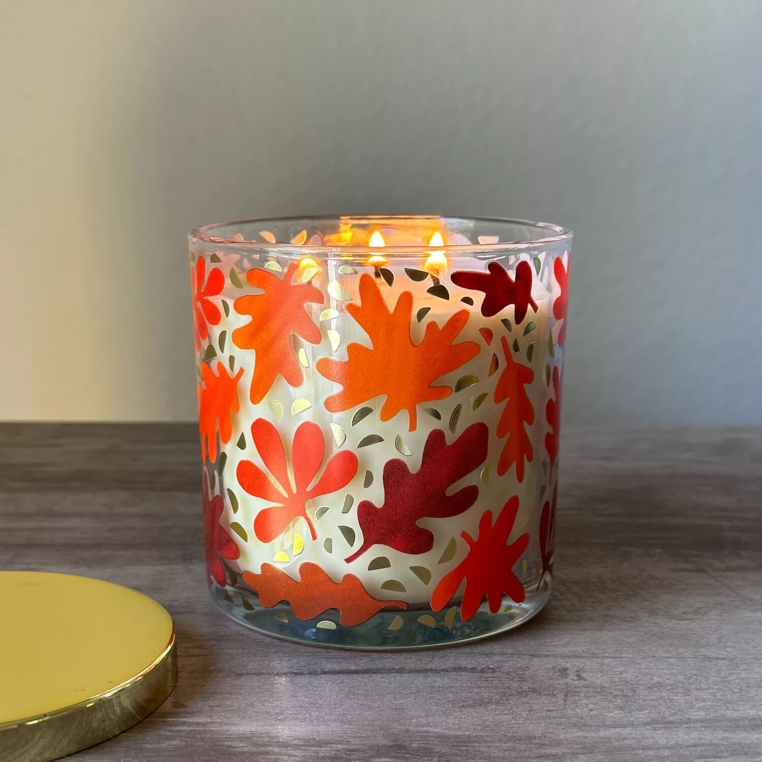 

Sonoma Goods For Life «Опадающие листья», 13 унций. Свеча с 3 фитилями