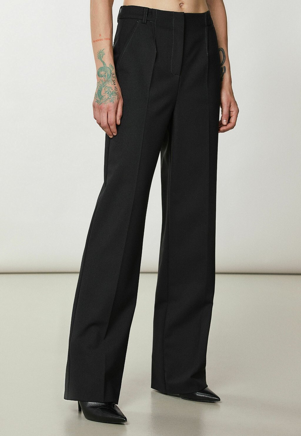 

Брюки PANTALONI TROUSERS Patrizia Pepe, черный