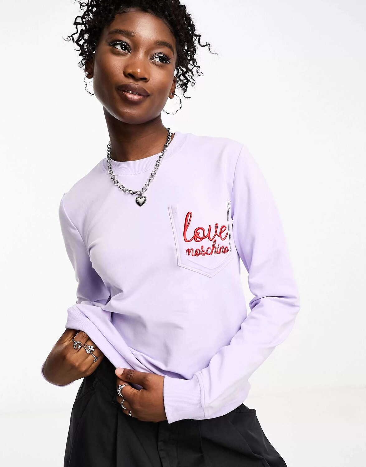 

Фиолетовый свитшот с курсивным логотипом Love Moschino