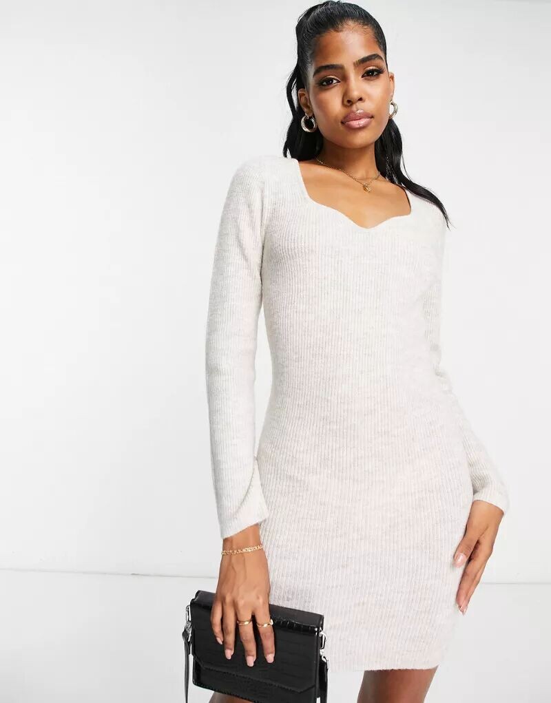 

Овсяное трикотажное платье мини в форме сердца ASOS