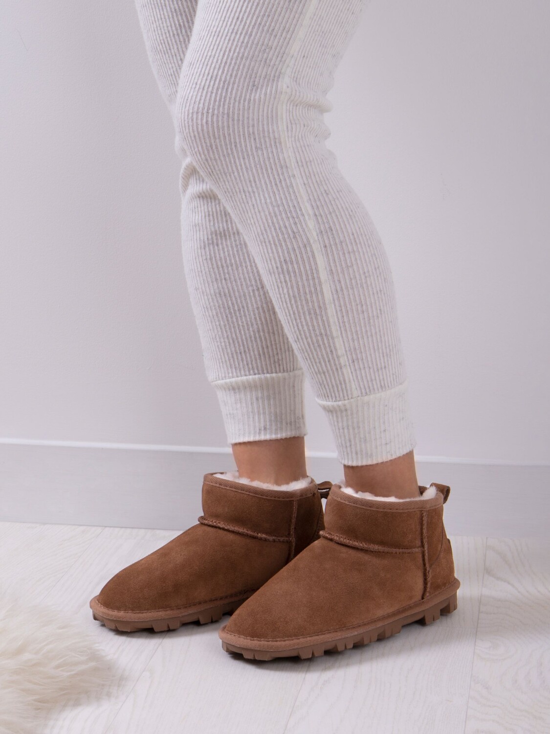 

Замшевые тапочки Just Sheepskin Grace, Каштановый