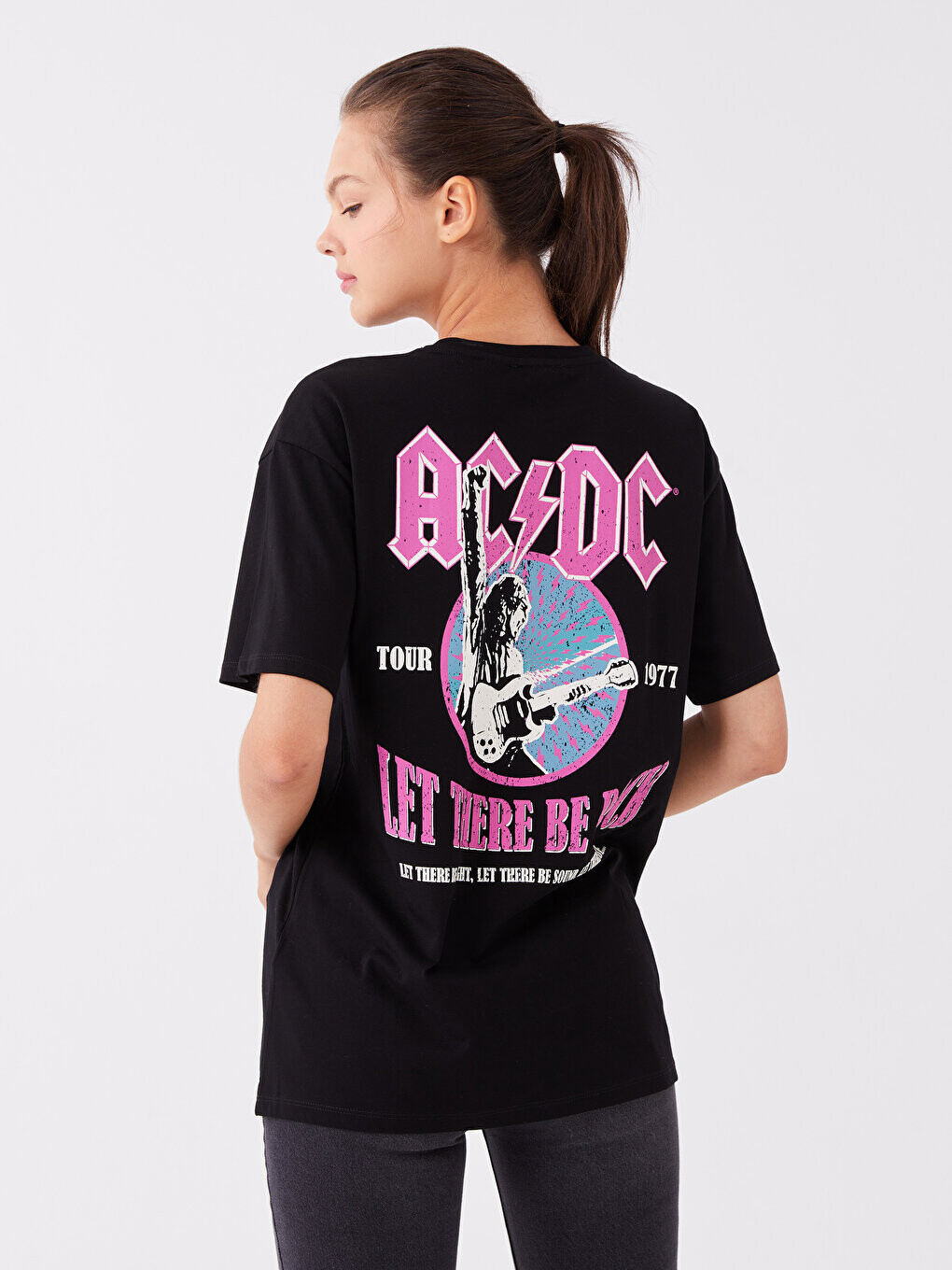 

Женская футболка с коротким рукавом с круглым вырезом AC/DC и принтом XSIDE