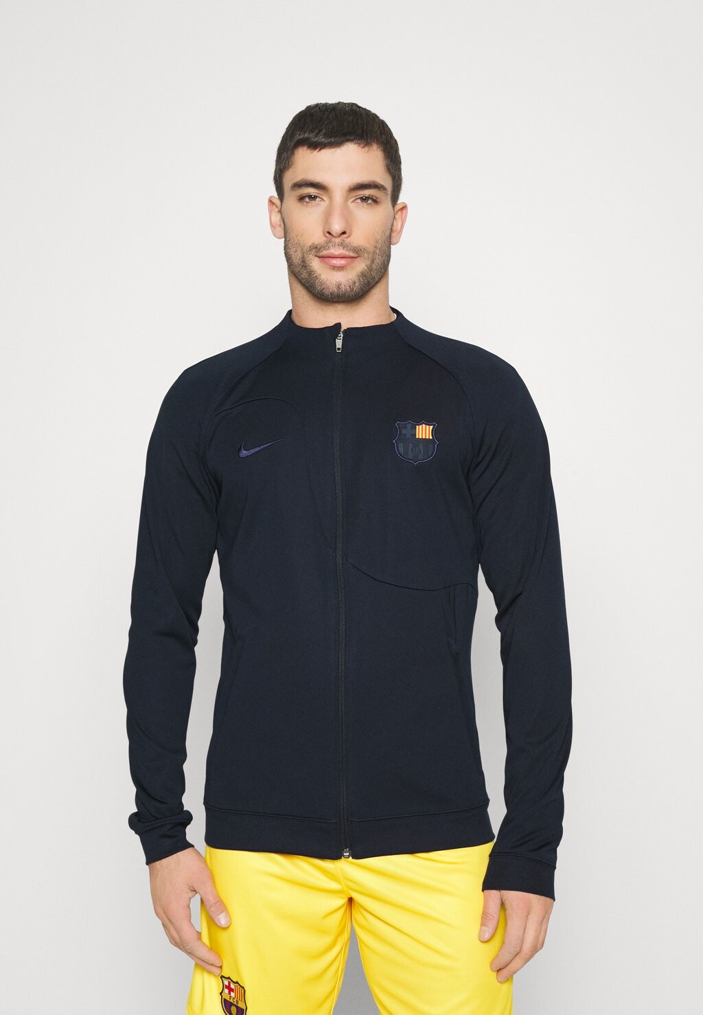 

Спортивный топ Nike