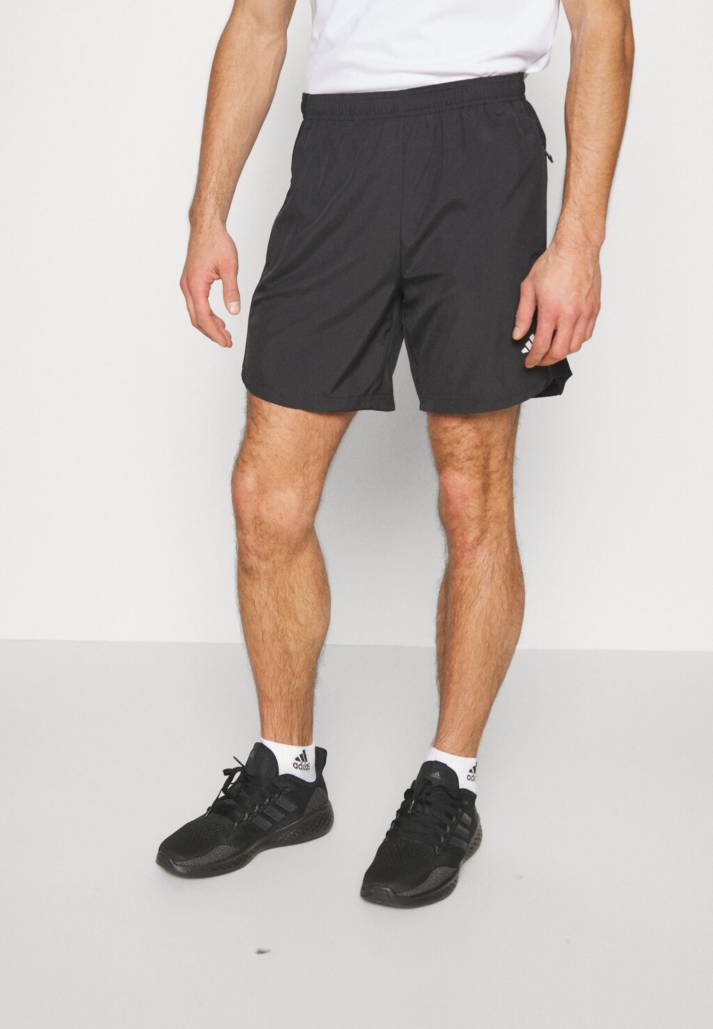 

Спортивные шорты Adidas