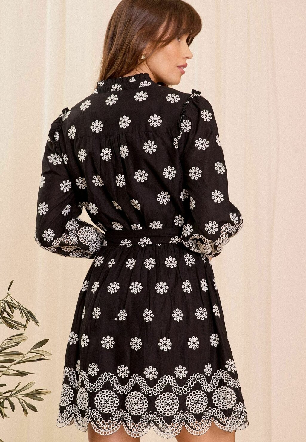 

Платье-рубашка V NECK BRODERIE MINI REGULAR FIT Love & Roses, черный