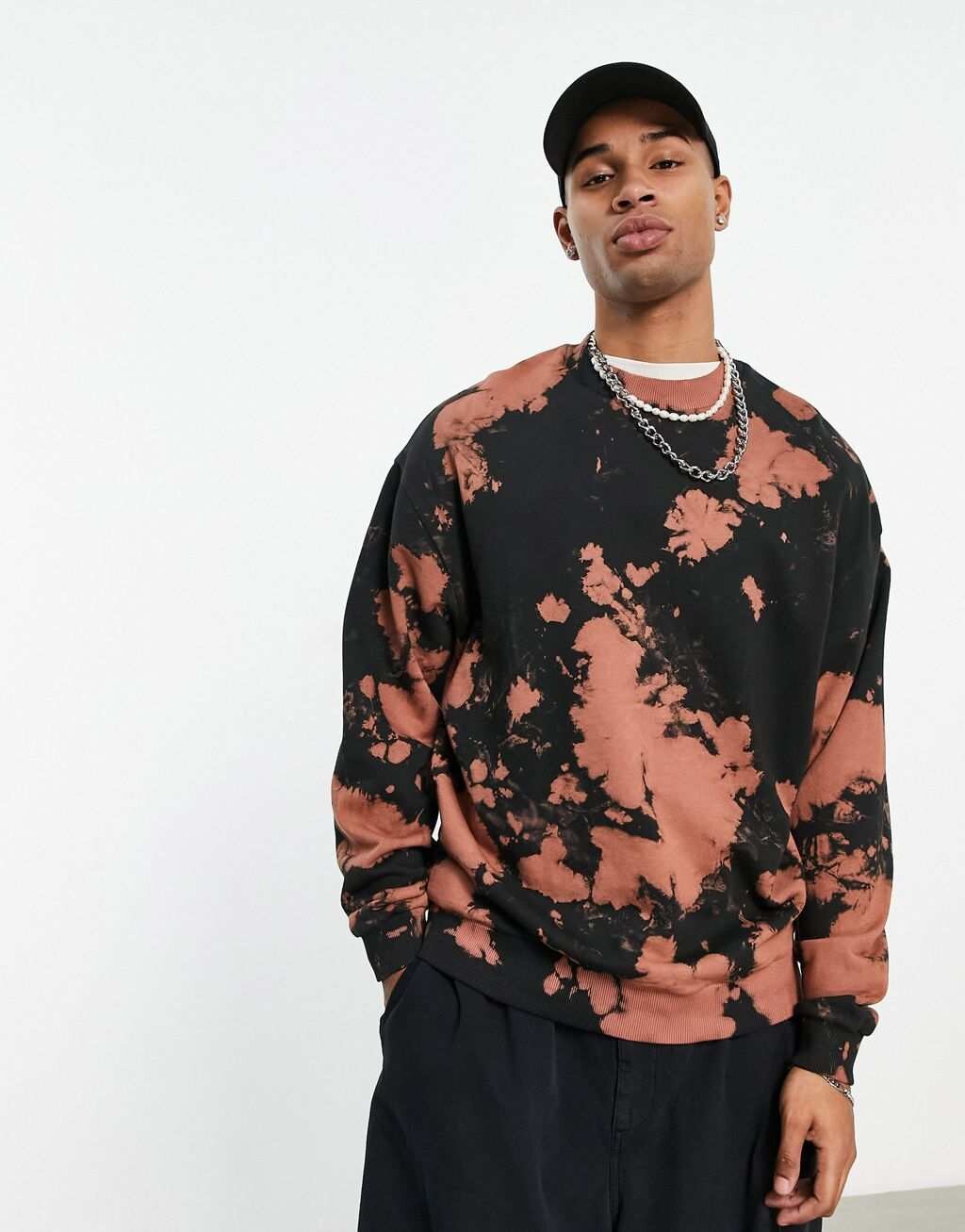 

Объемный свитшот черного и ярко-оранжевого цвета ASOS DESIGN