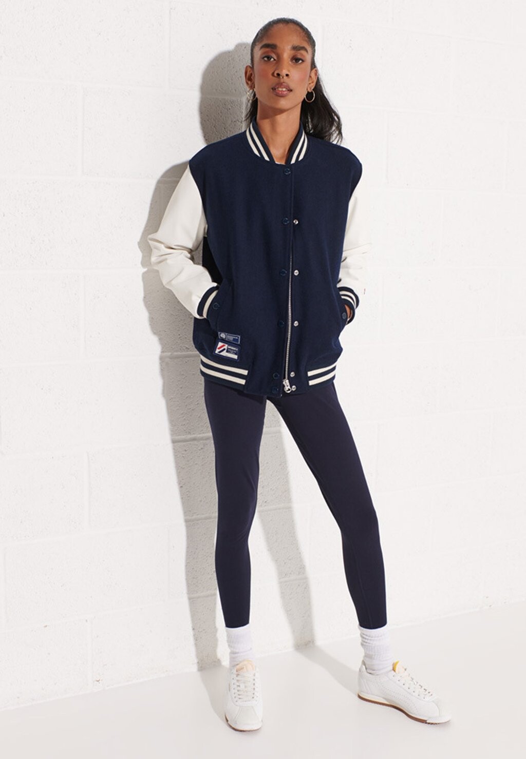 

Бомбер Superdry