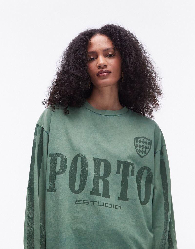 

Зеленая футболка с длинными рукавами и графическим принтом Porto Sporty Topshop