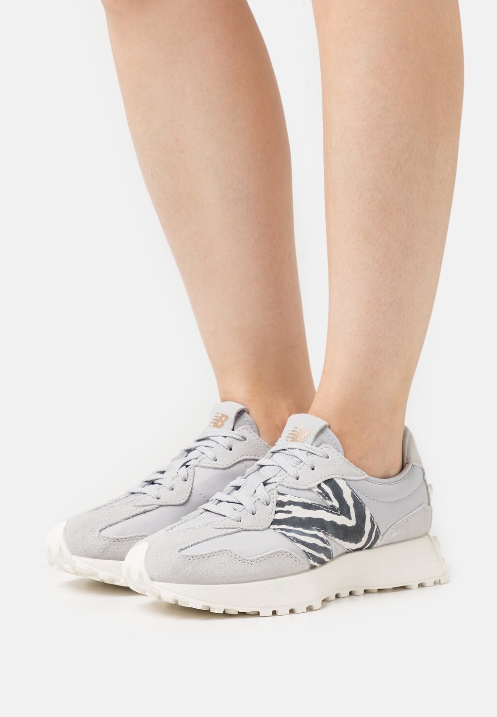 

Кроссовки New Balance Ws327, дождевик